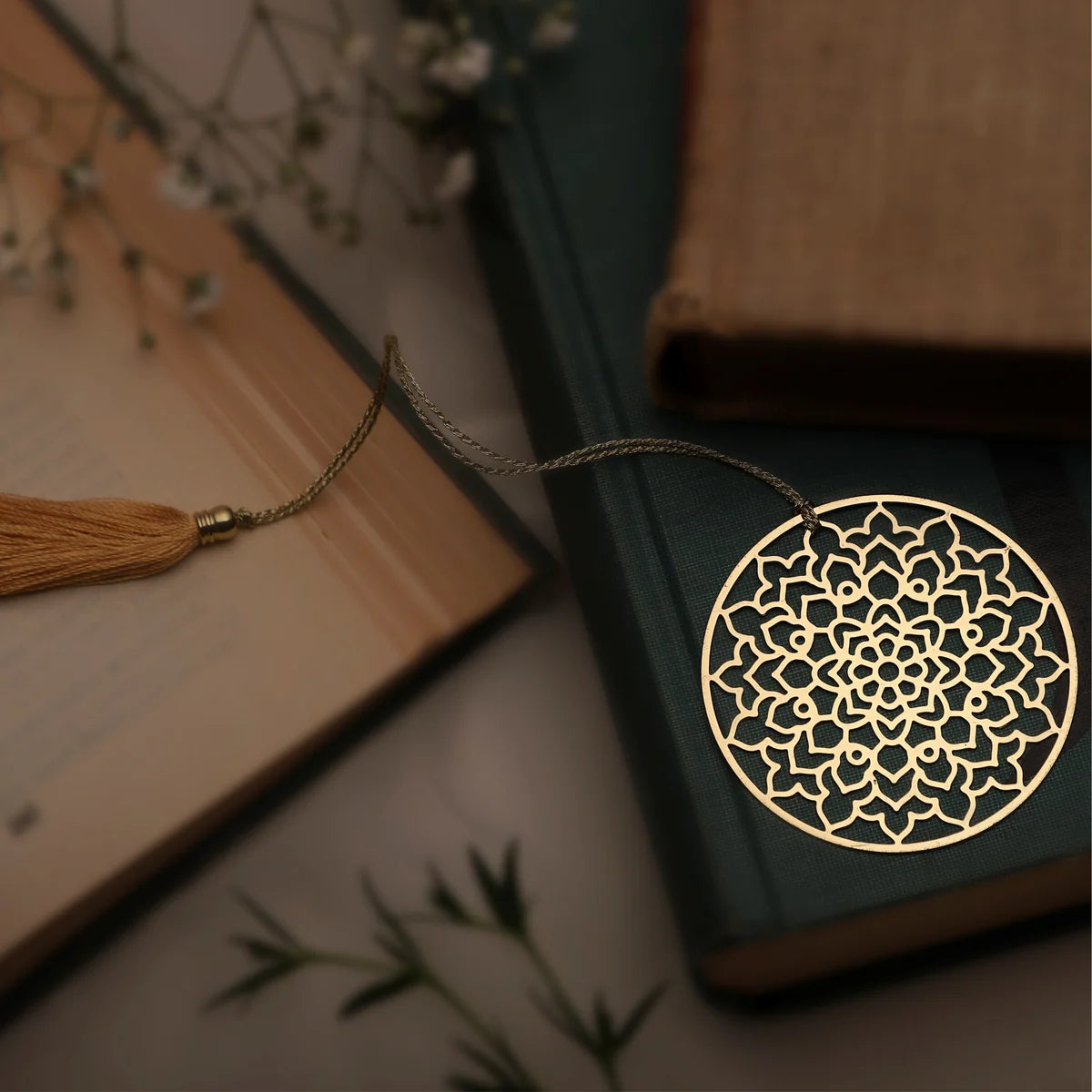 Anand Prakash-Bookmark Ornament Amer Cir Flower-Brass Plated-Bm223